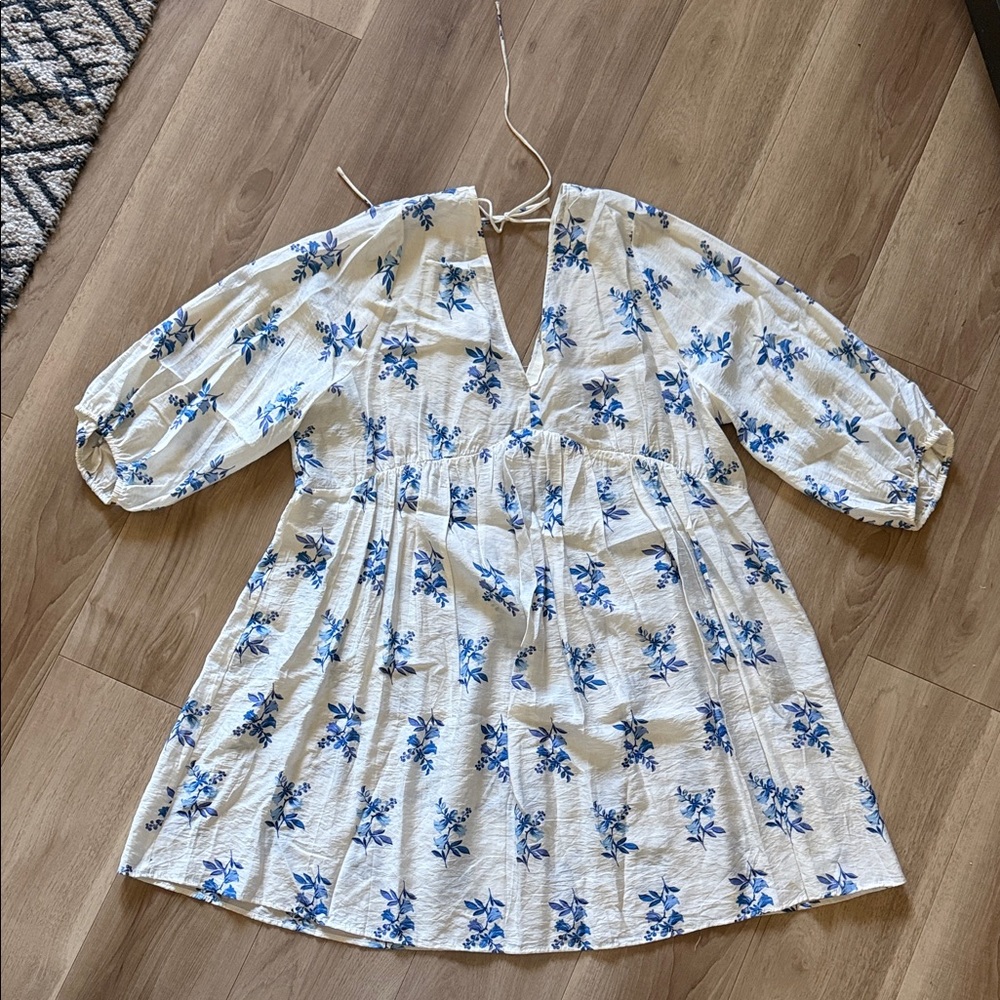 H&M white Dress with Blue Floral Pattern vacation dress/ cover up